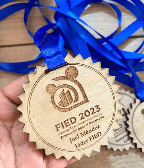 Llaveros medallas personalizadas - Felt Craft RD