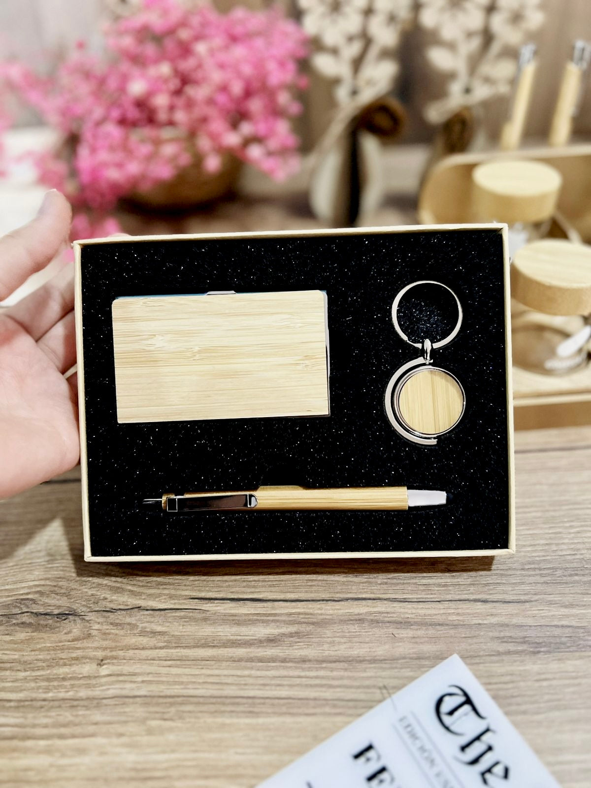 Porta tarjetas con lapicero y llavero