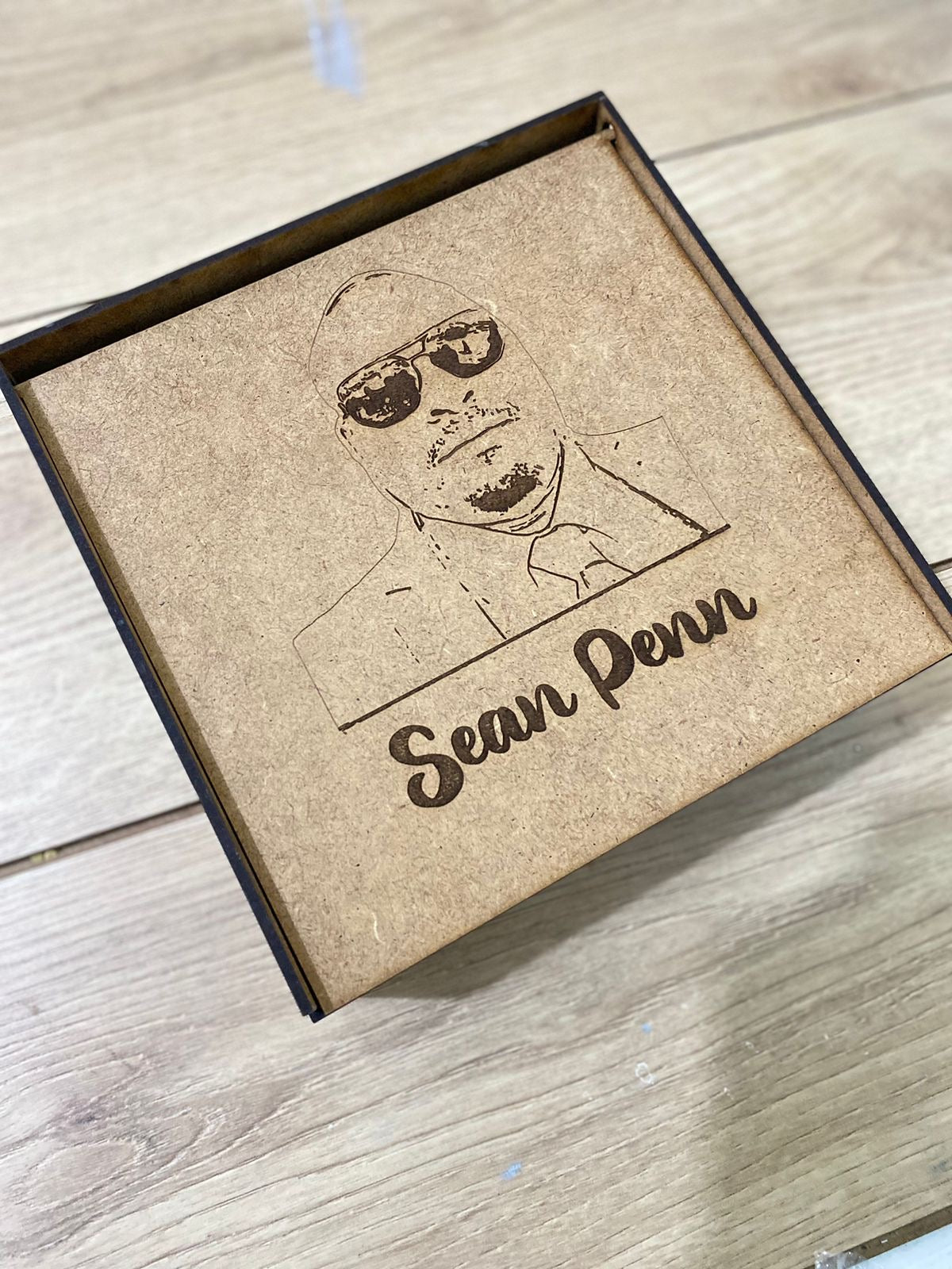 Regalo personalizado caja madera mediana grabada