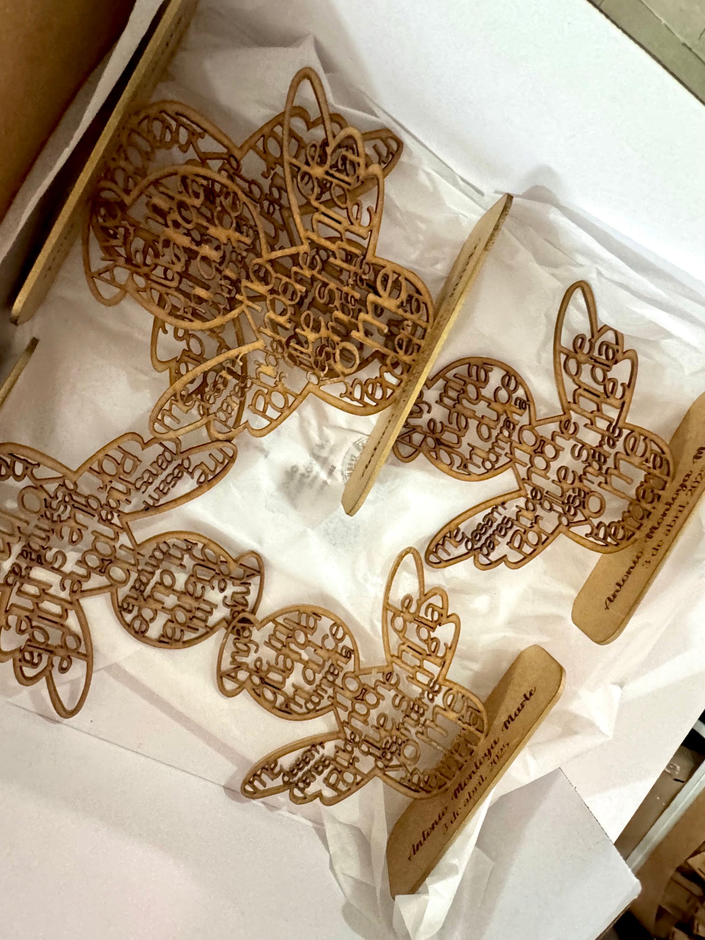 Souvenir para bautismo forma de angel en madera personalizado