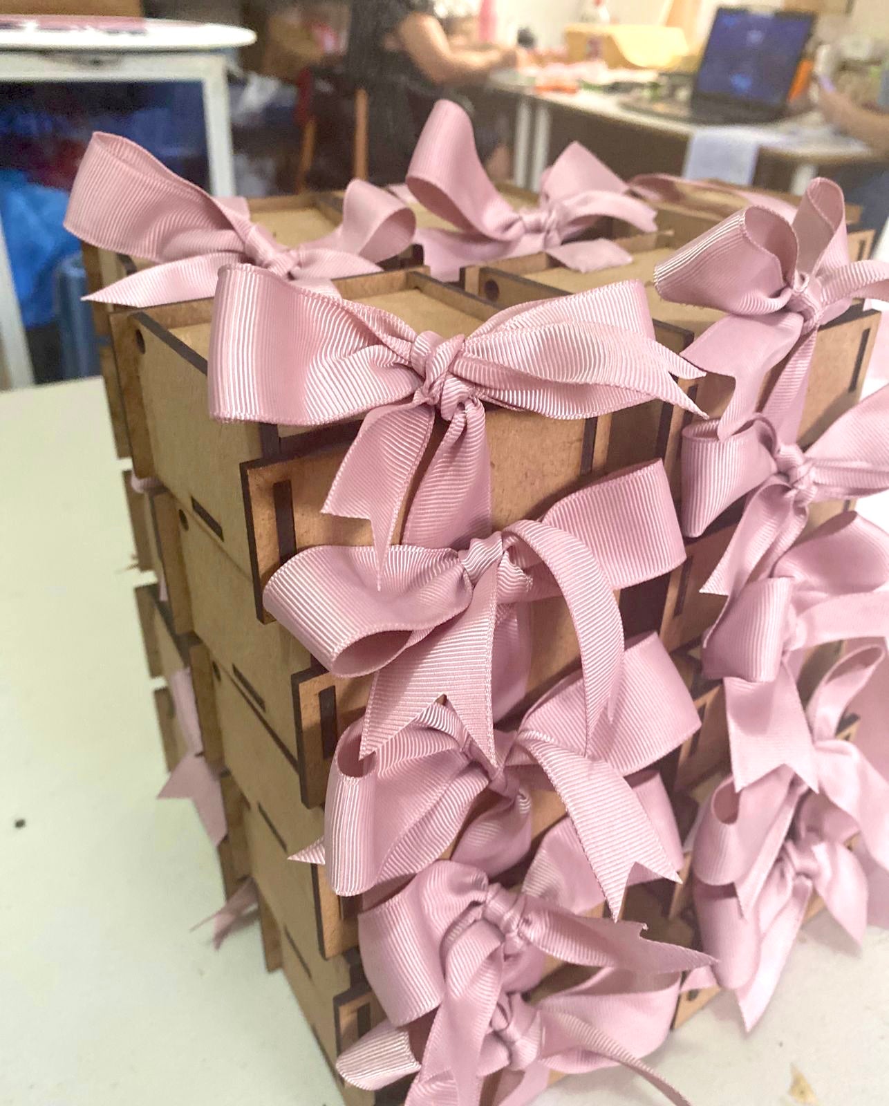 Boda de caja personalizada de encaje rosa grande