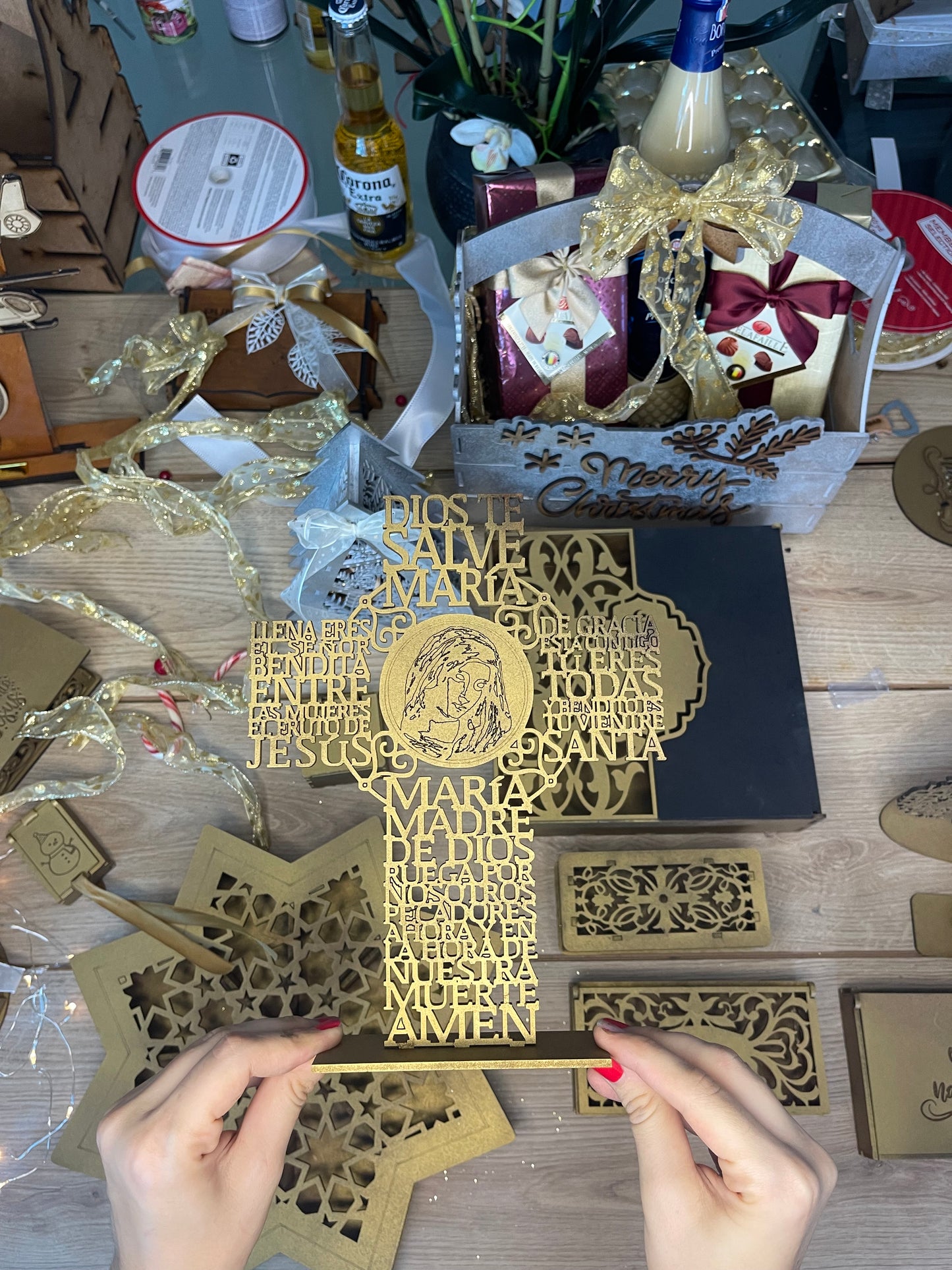 Souvenir de cruz de mesa con el Padre Nuestro personalizada