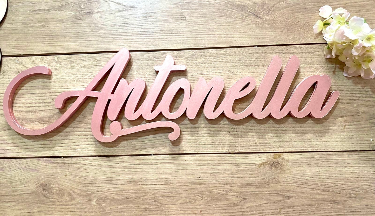 Nombre en madera habitacion bebe