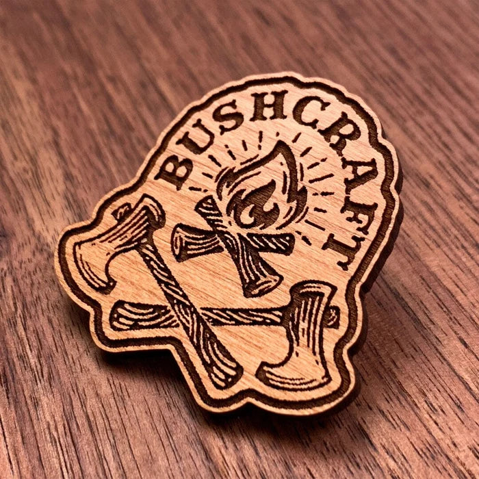 Pin de madera con logo grabado a láser