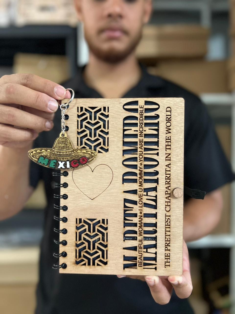 Libreta personalizada en madera
