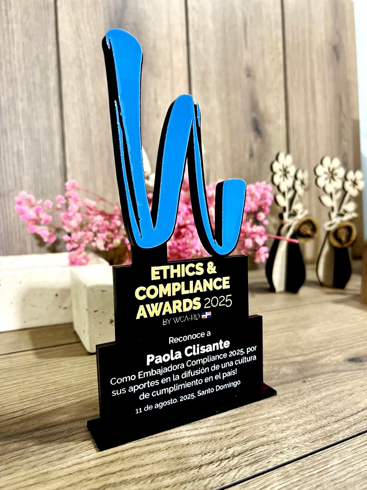 Placa de reconocimiento empresarial