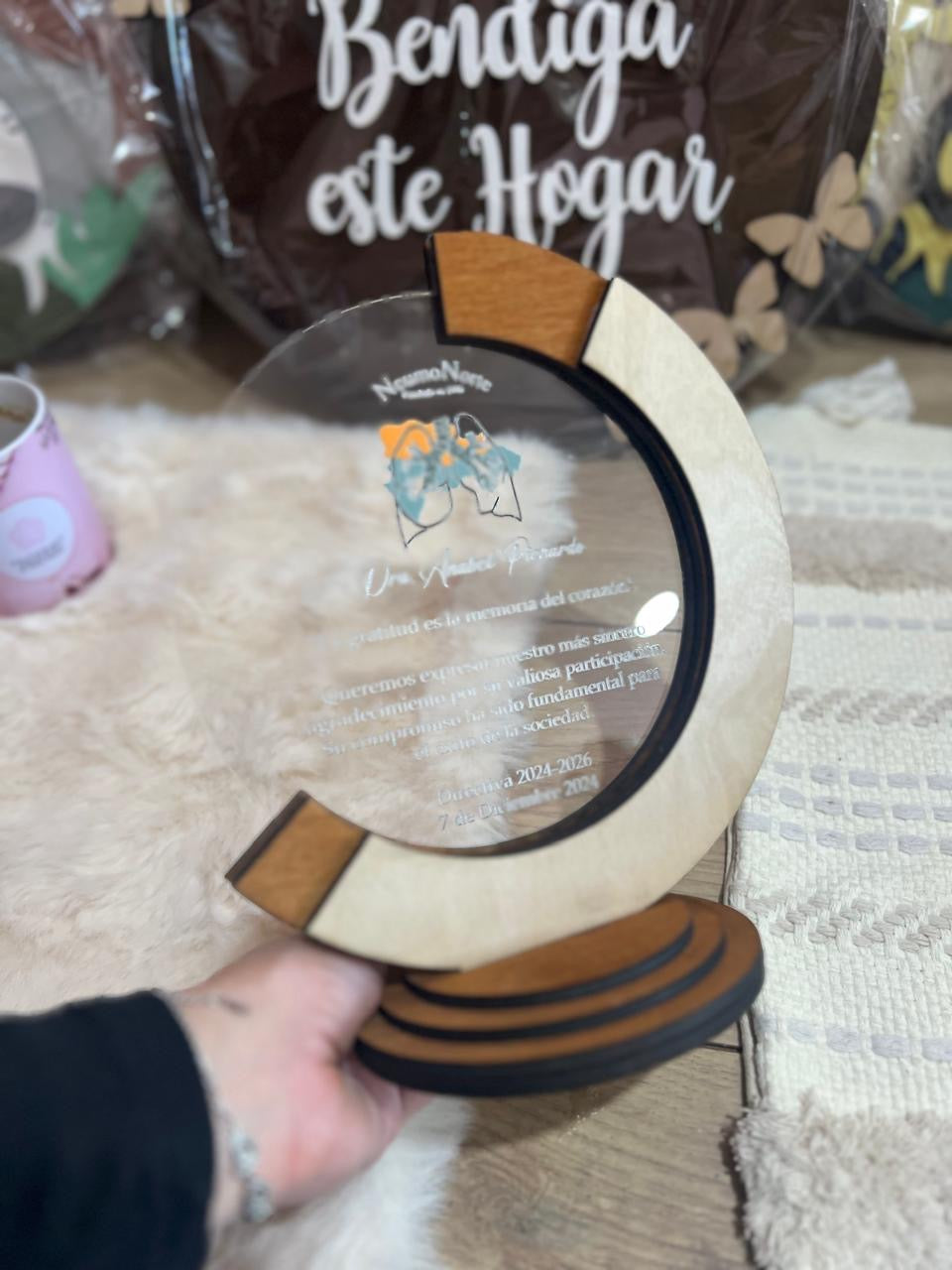 reconocimientos en acrilico y madera