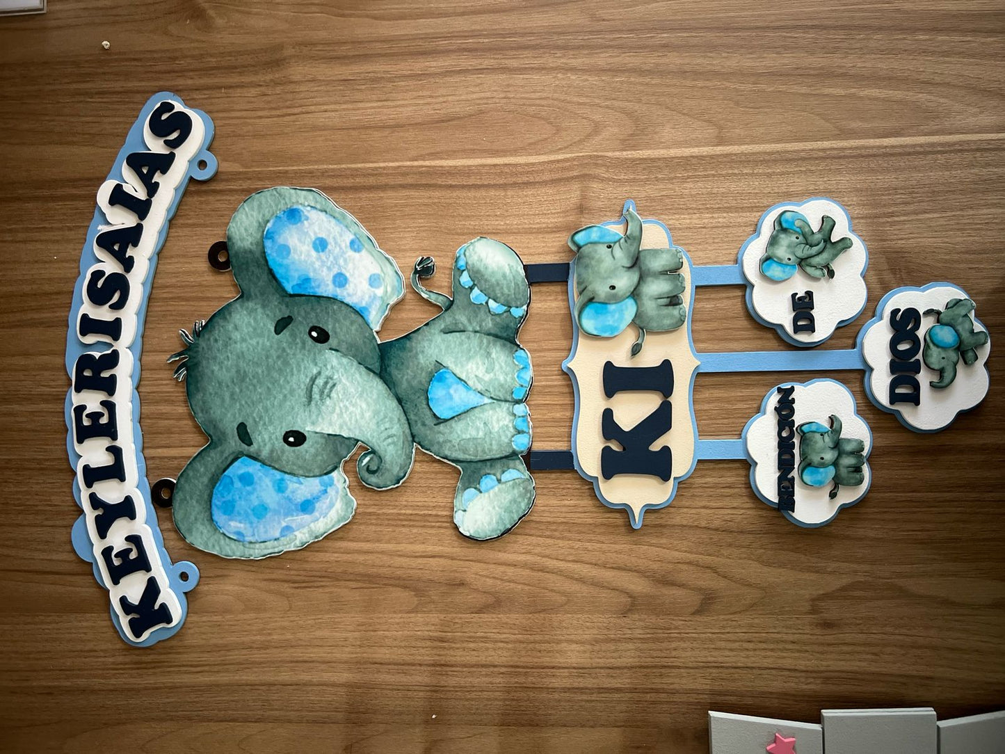 Decoracion elefante puerta bebe habitacion