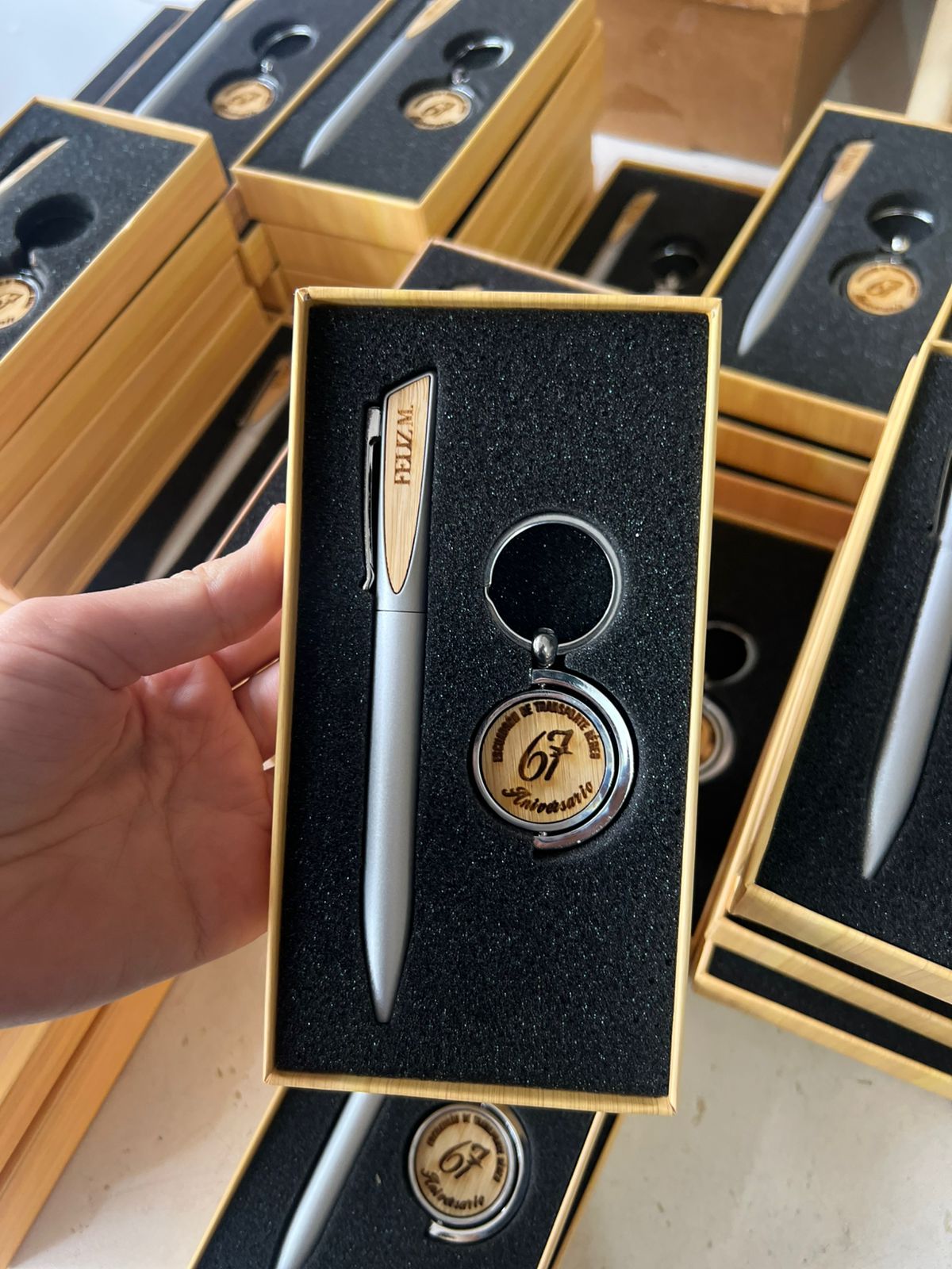 Porta lapicero personalizado en madera