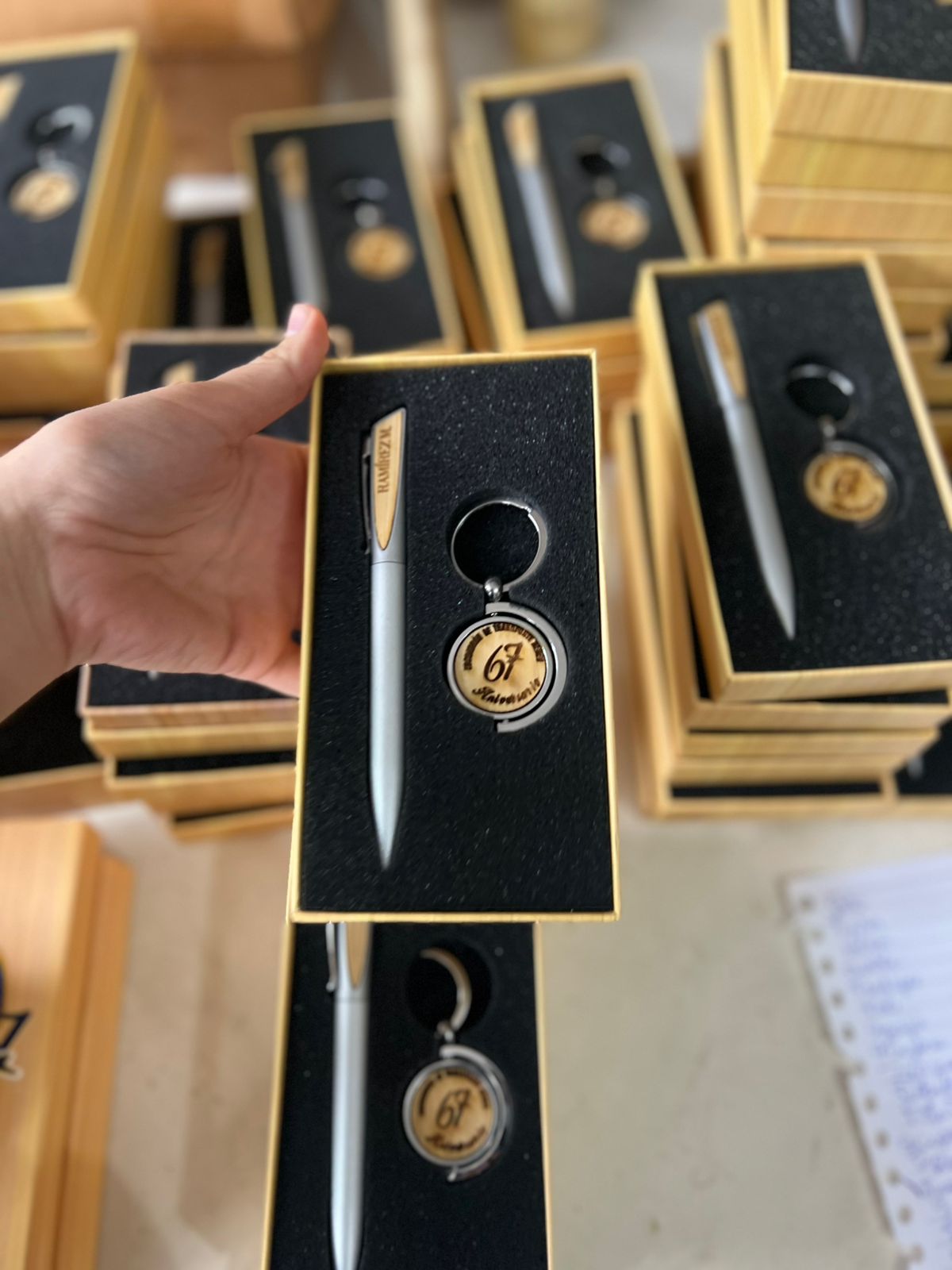 Porta lapicero personalizado en madera