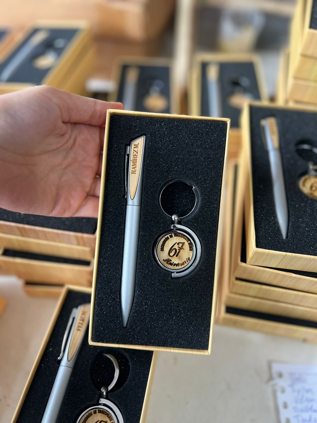 Porta lapicero personalizado en madera