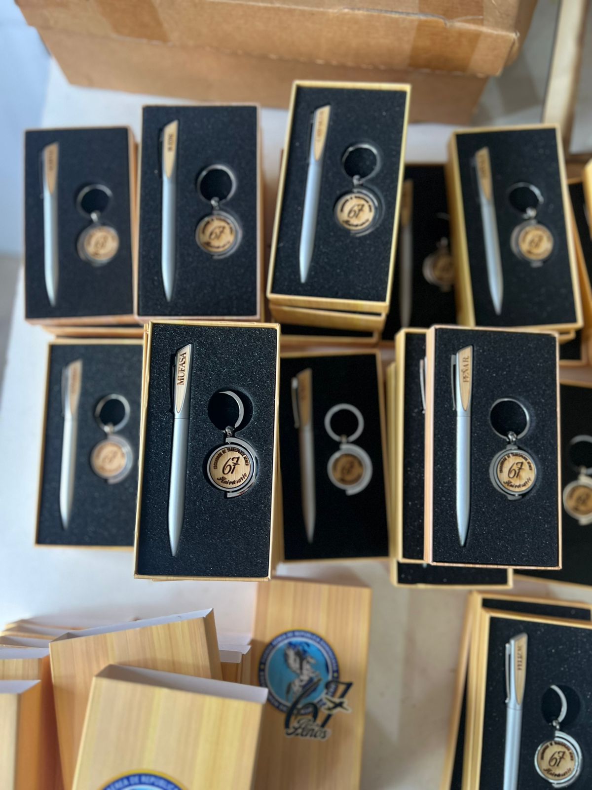 Porta lapicero personalizado en madera