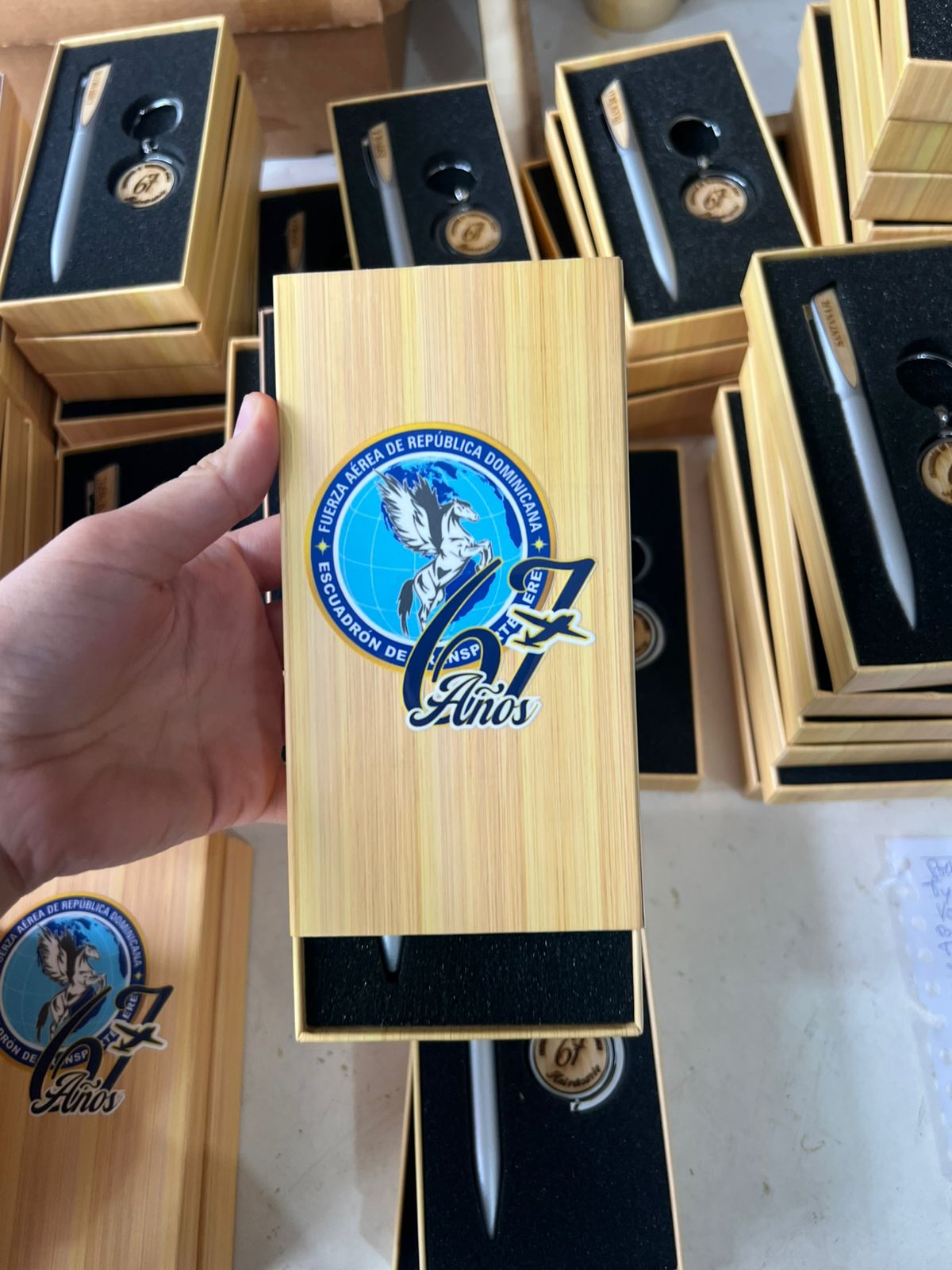 Porta lapicero personalizado en madera