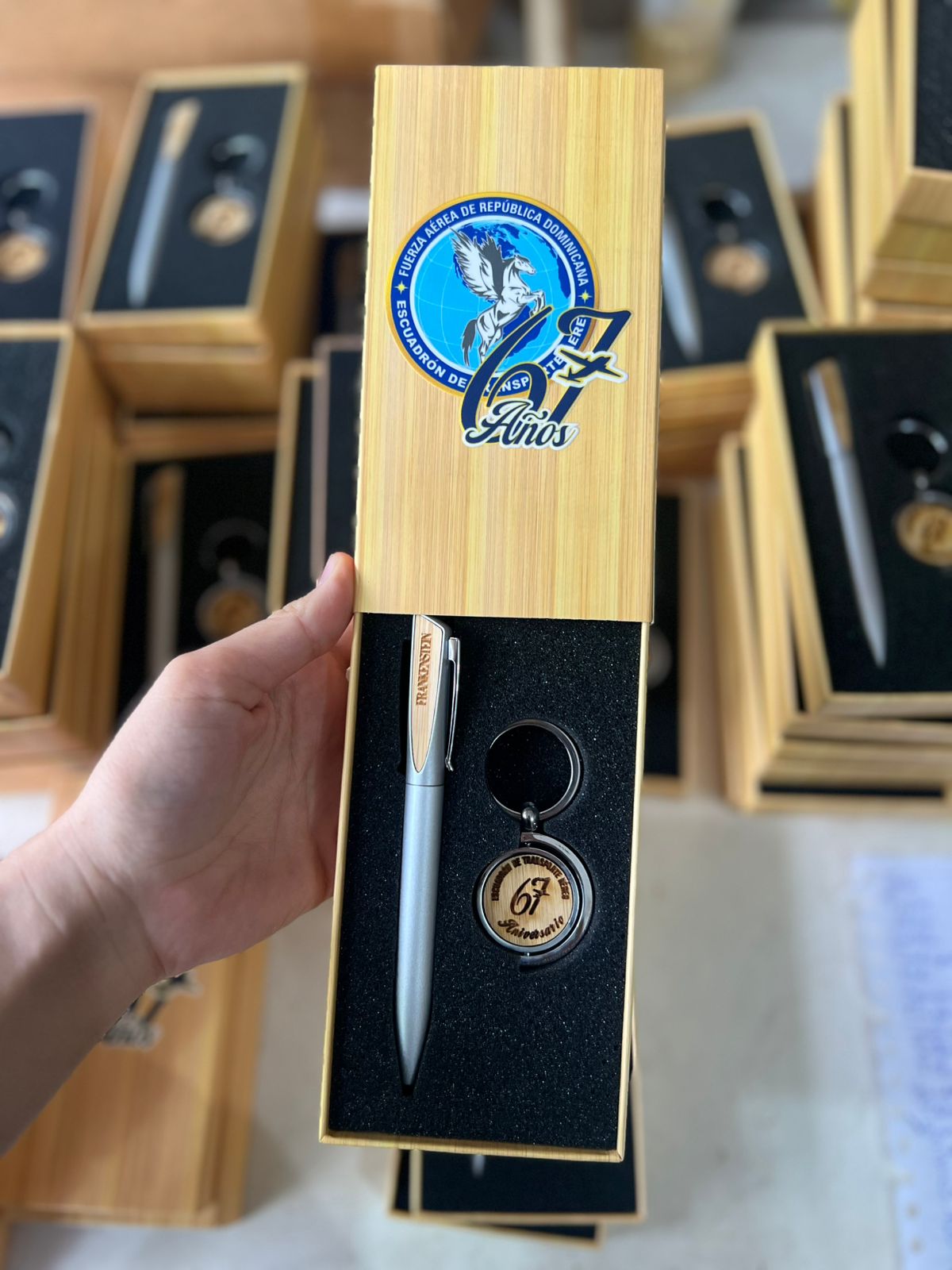 Porta lapicero personalizado en madera