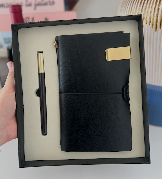 Set Ejecutivo Compacto Libreta y Bolígrafo con Detalles Dorados