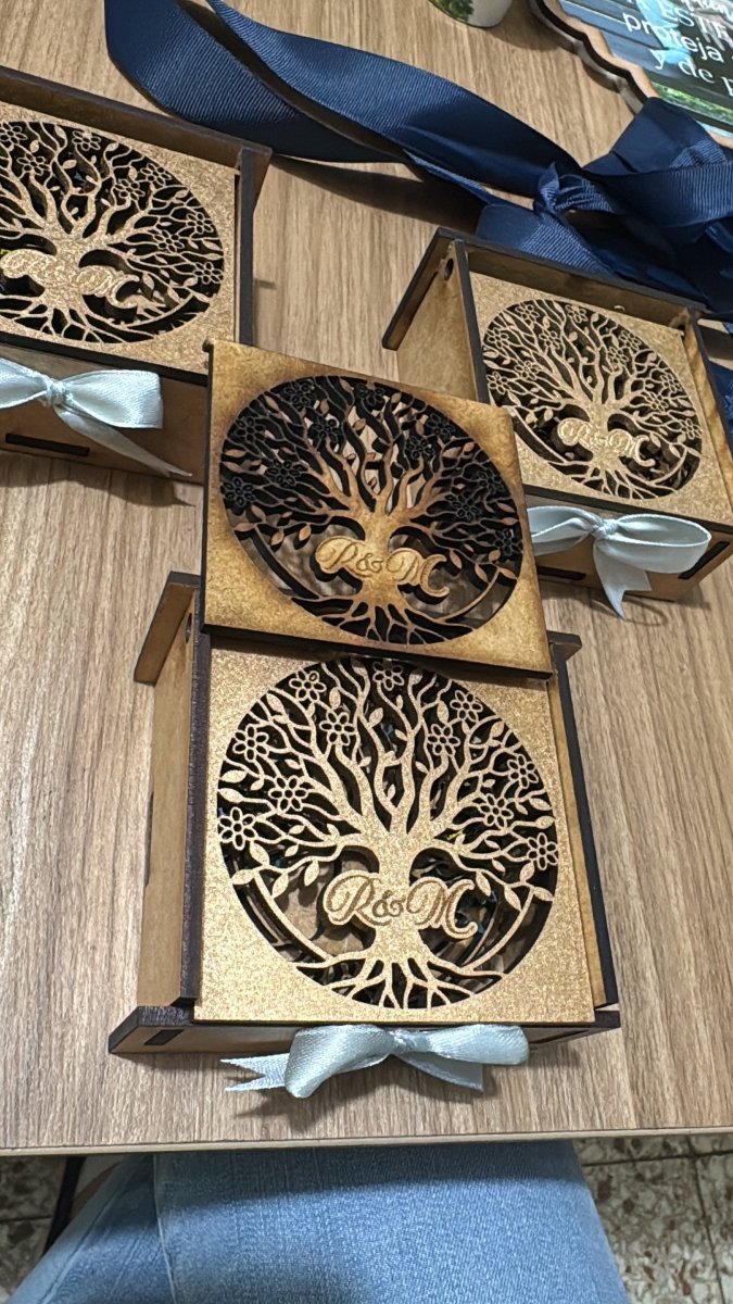 Boda souvenir cajas en madera con iniciales - Felt Craft RD