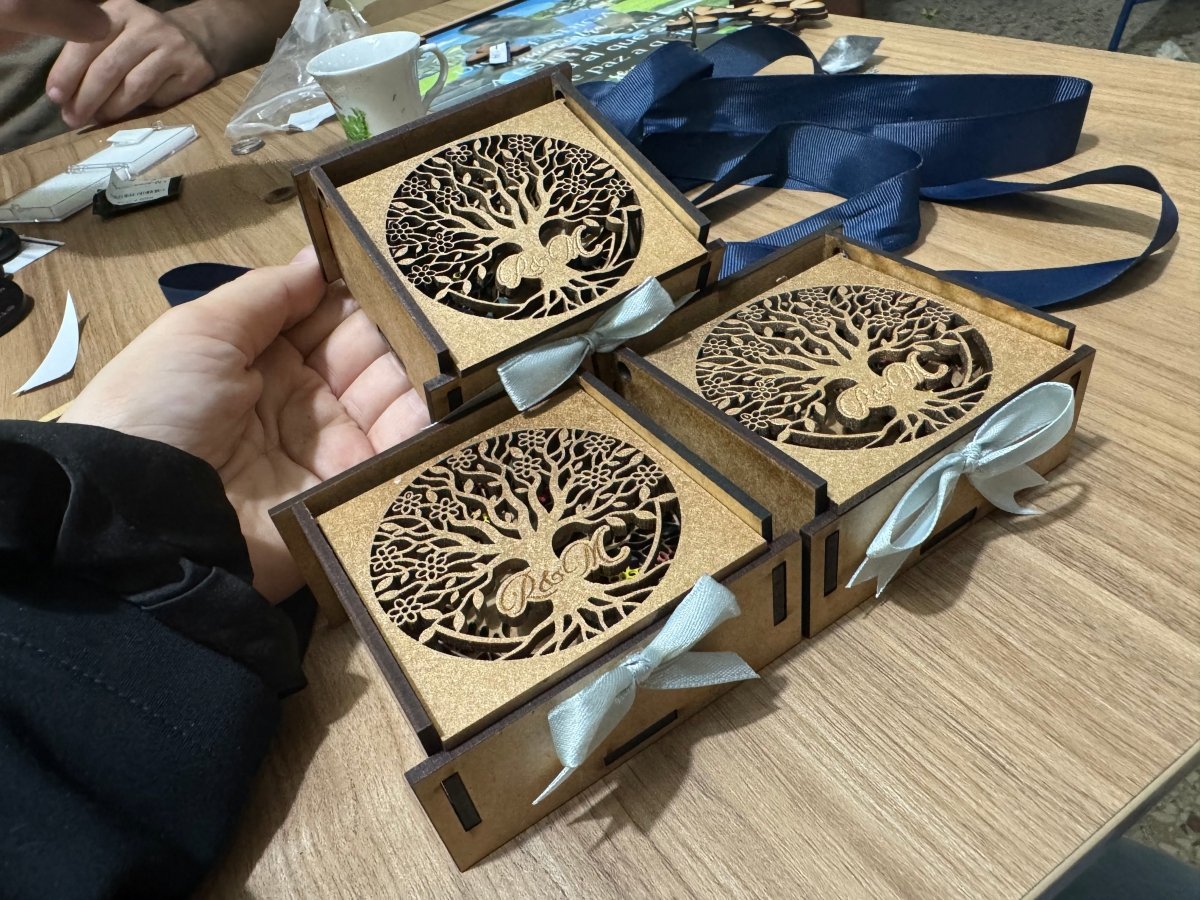 Boda souvenir cajas en madera con iniciales - Felt Craft RD