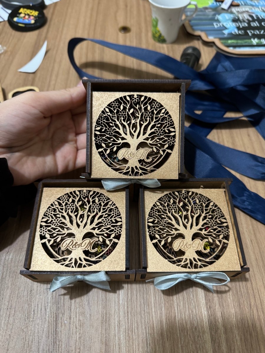 Boda souvenir cajas en madera con iniciales - Felt Craft RD