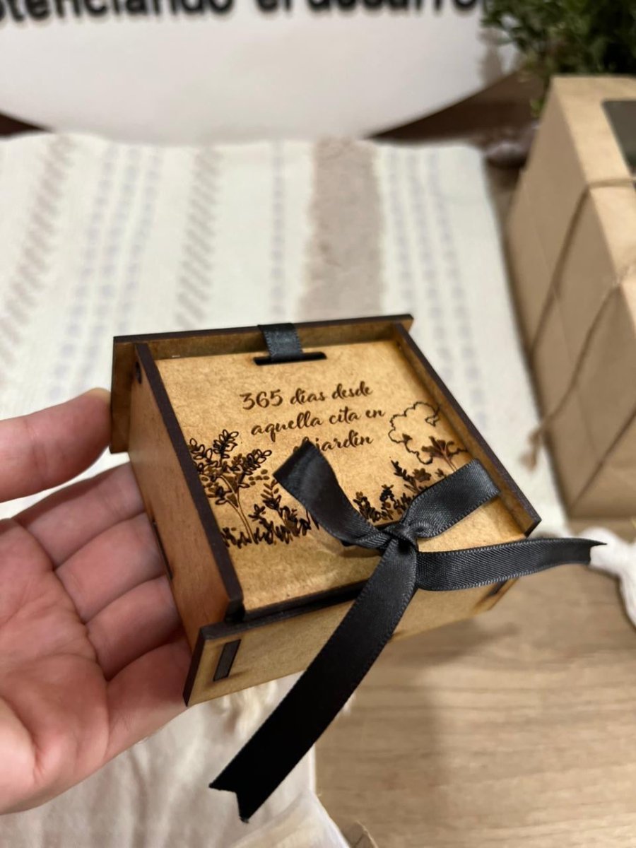 Caja madera aniversario personalizada - Felt Craft RD
