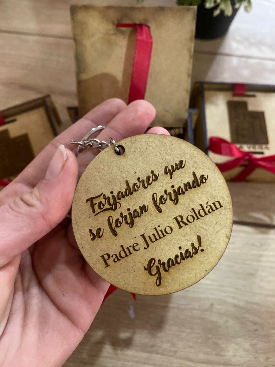 Cajita de madera con lazo personalizada para regalo - Felt Craft RD