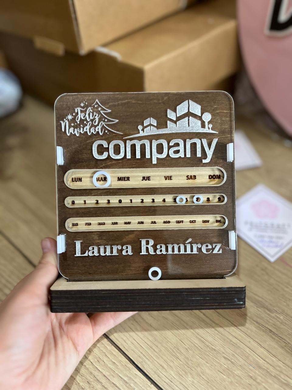 detalle en madera personalizado calendario