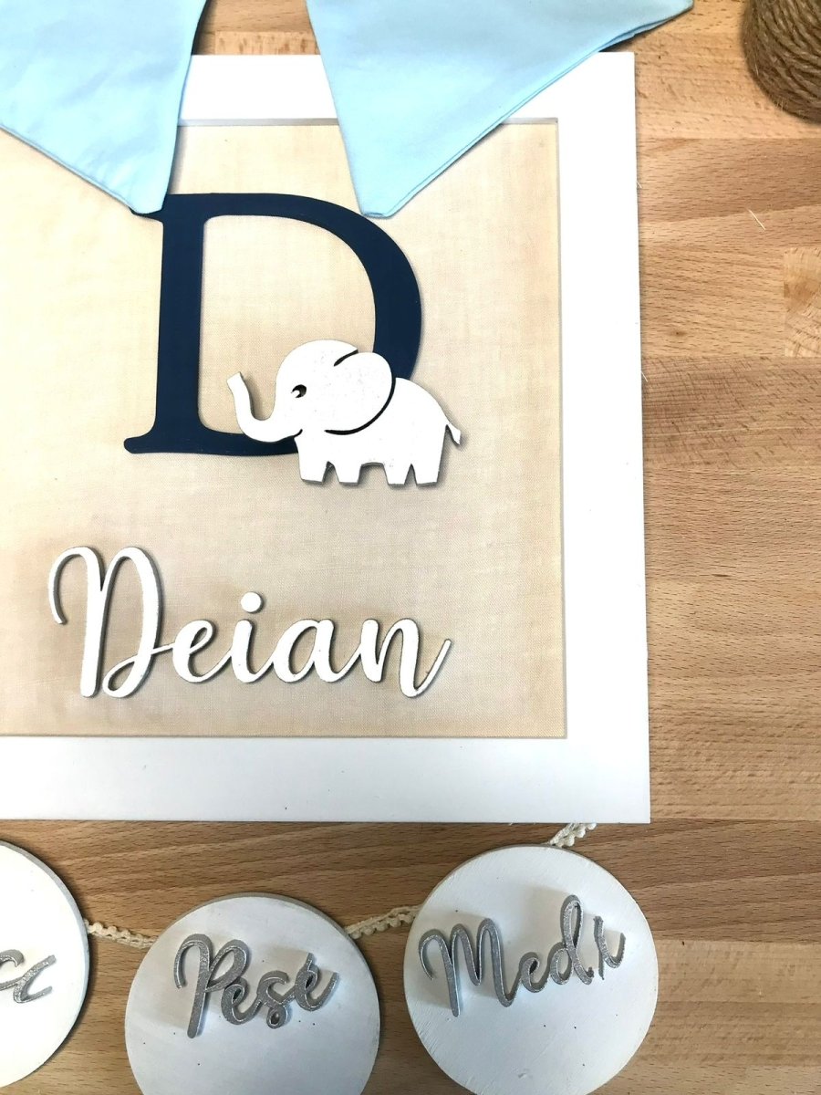 Colgante artesanal para bebé con lazo decorativo