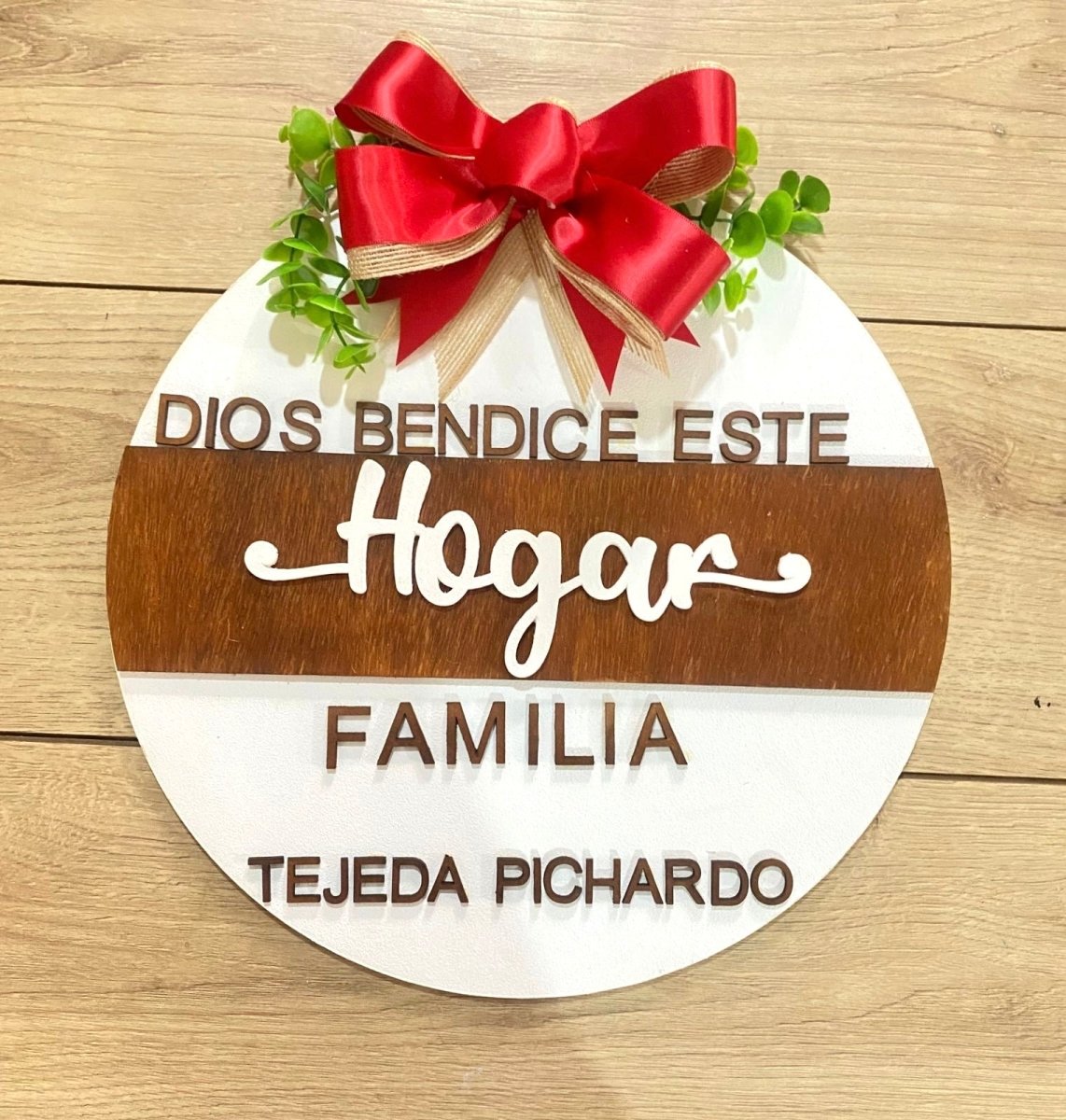 Colgante familiar personalizado en madera