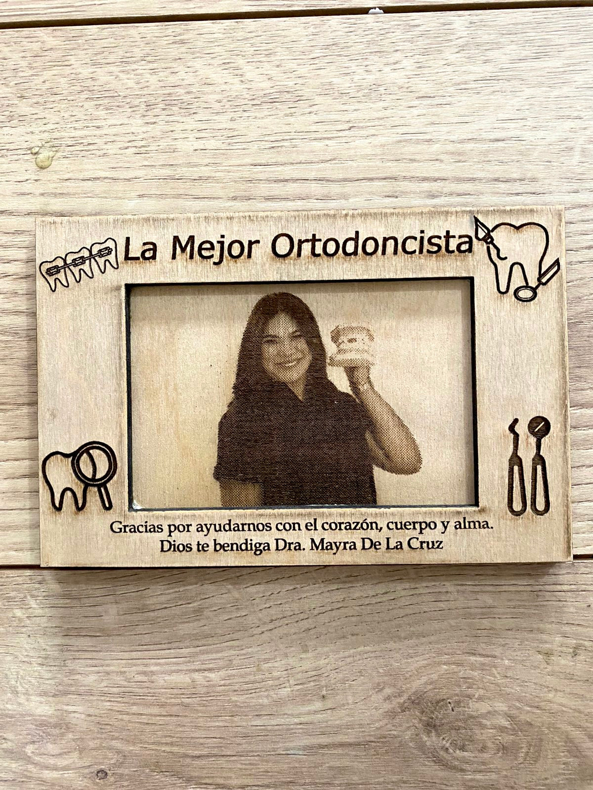 Portarretrato personalizado artesanal en madera