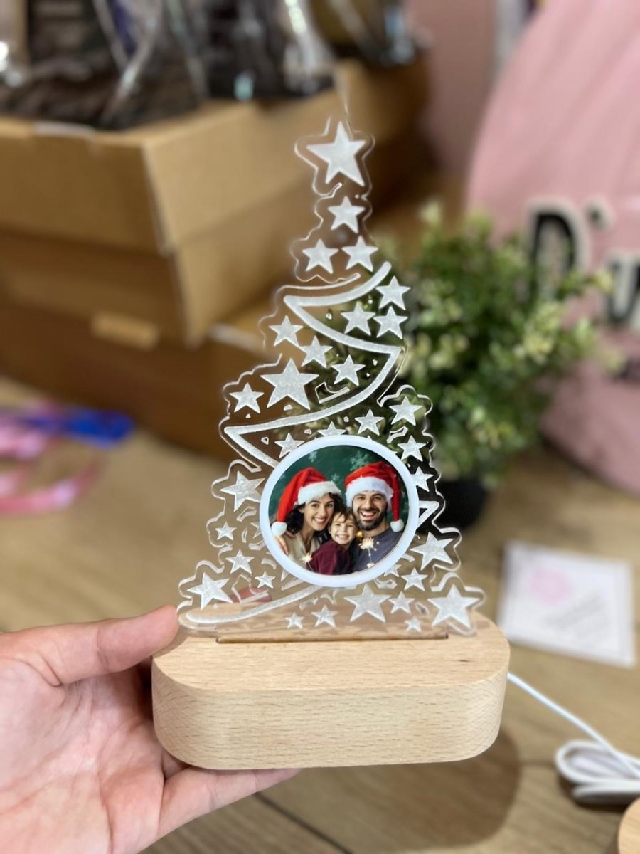 Lámpara LED personalizada ideal para decoración de cuartos y escritorios.