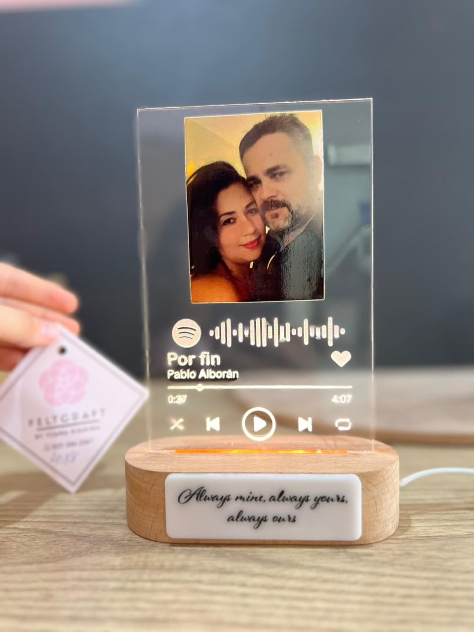 lampara led personalizada en madera souvenir