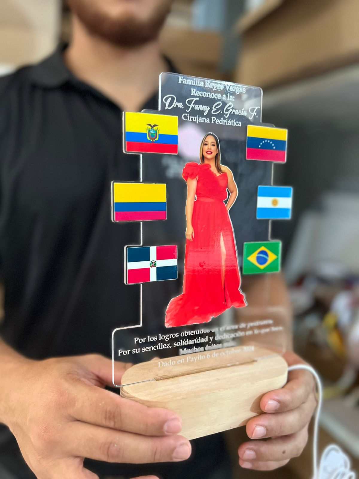 lampara led personalizada en madera souvenir