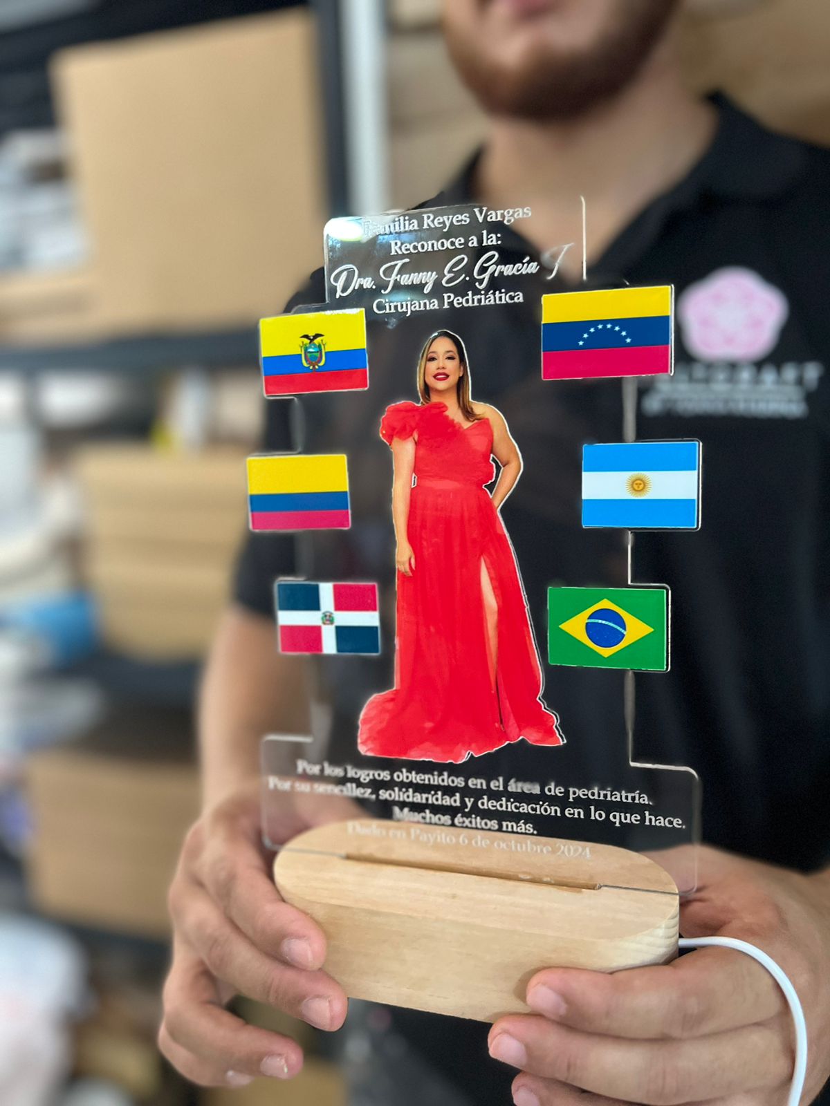 lampara led personalizada en madera souvenir