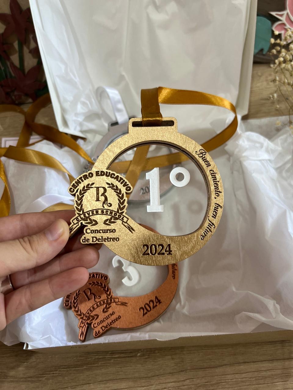 medalla personalizada colegio 1