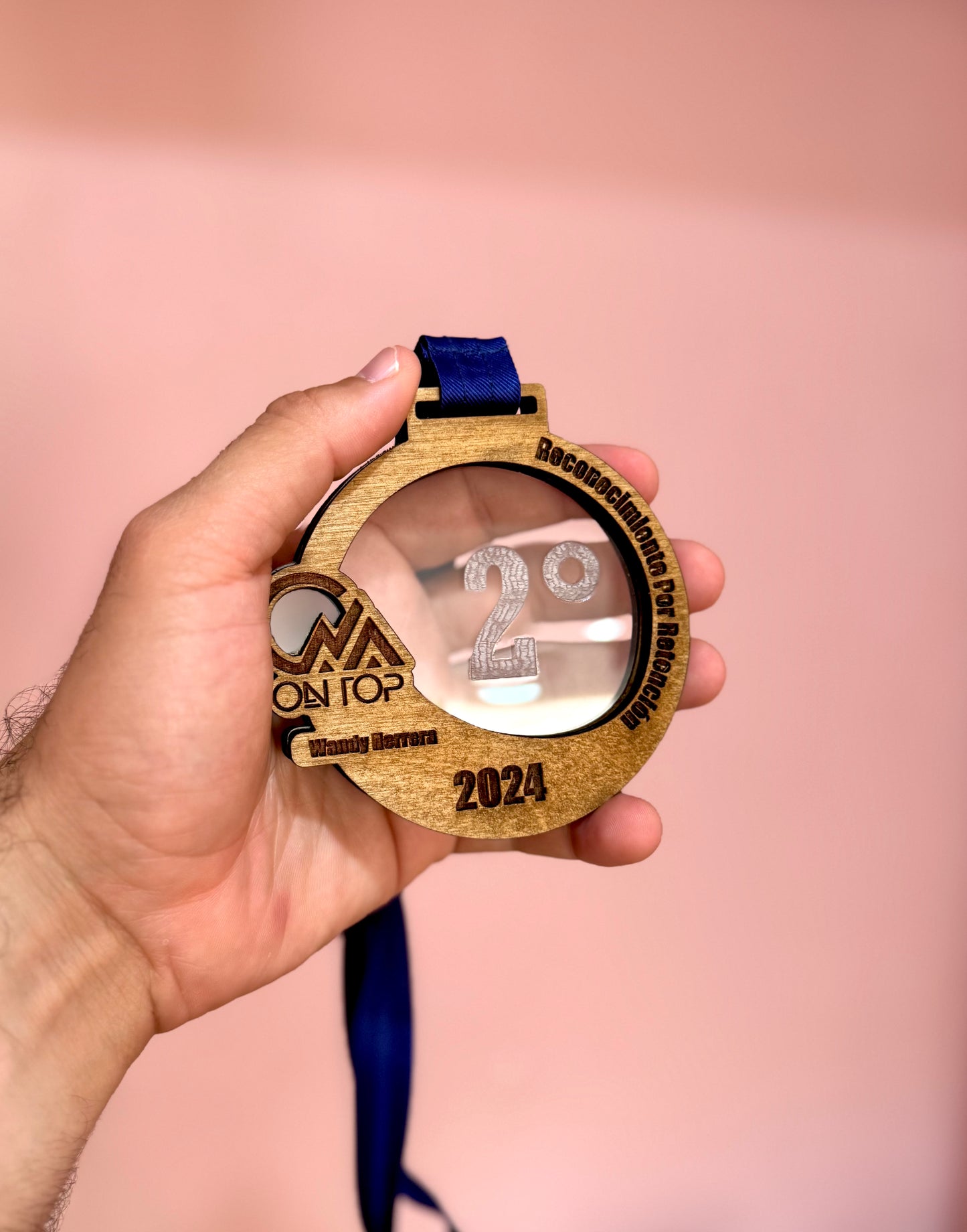 medalla personalizada en madera