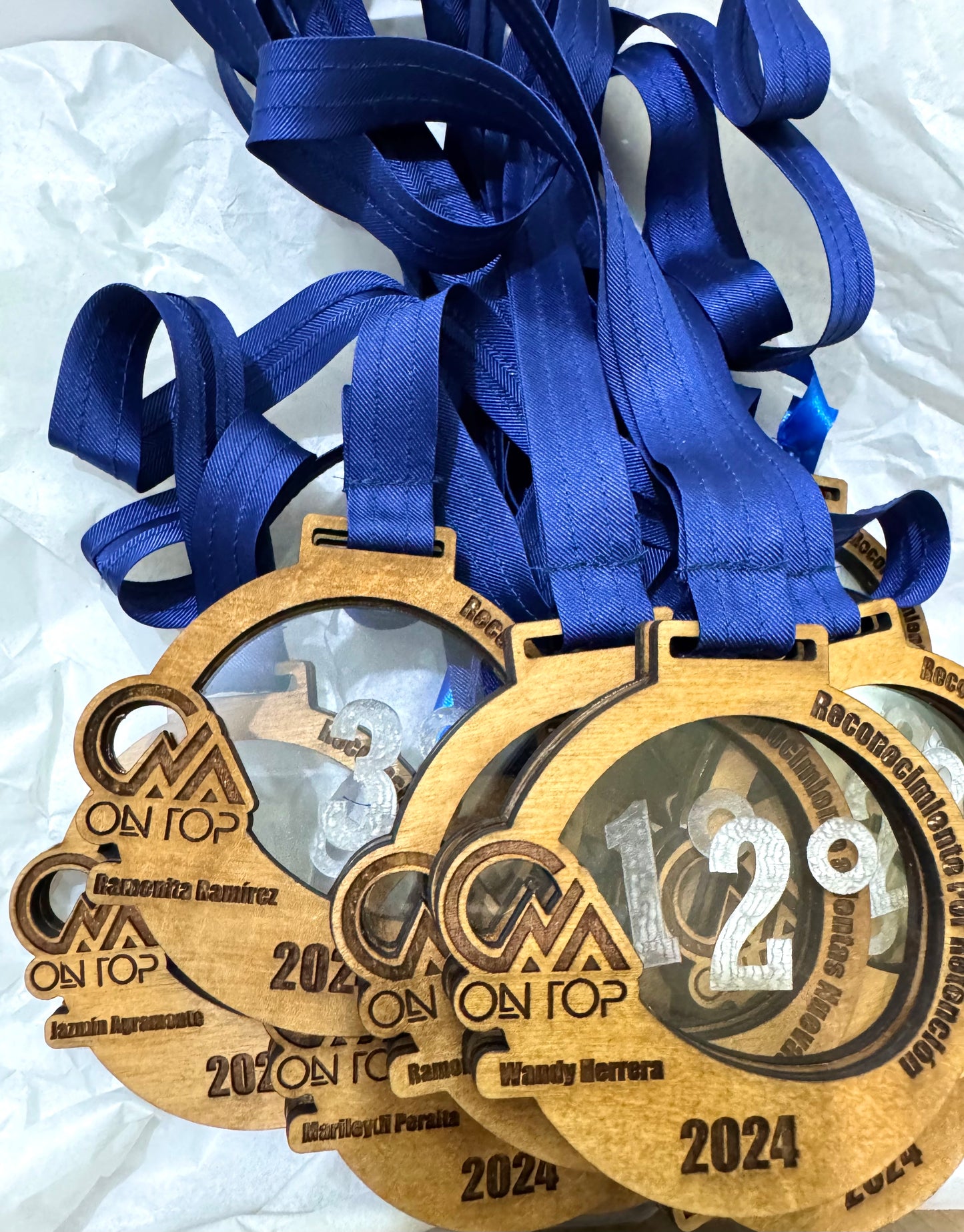 medallas personalizadas en madera-4