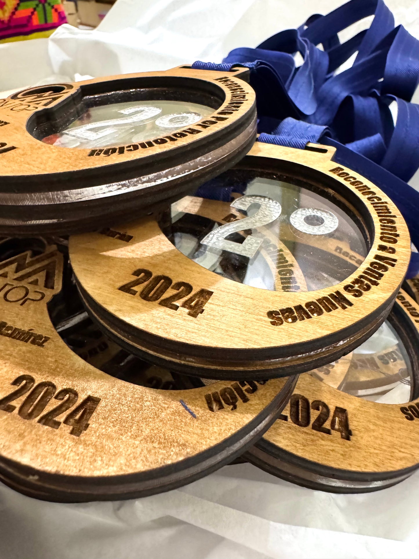 medallas personalizadas en madera