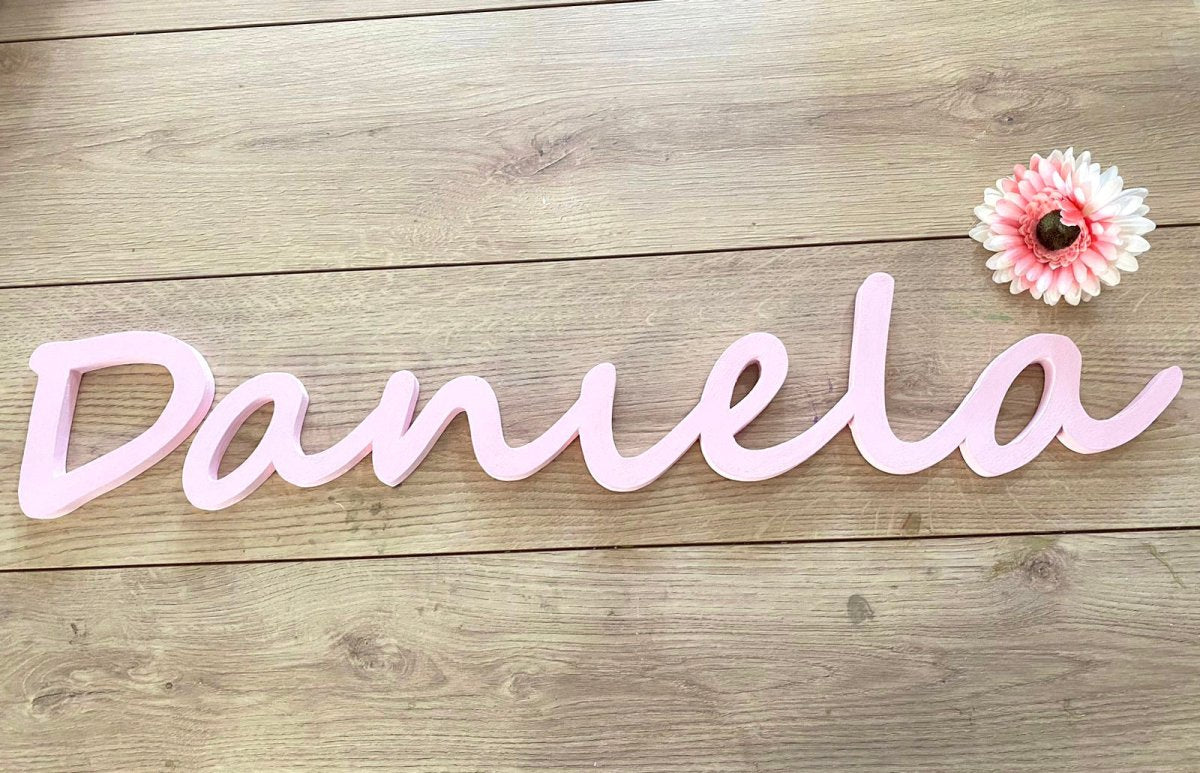 Decoración infantil con nombre de madera pintado a mano – Feltcraft RD