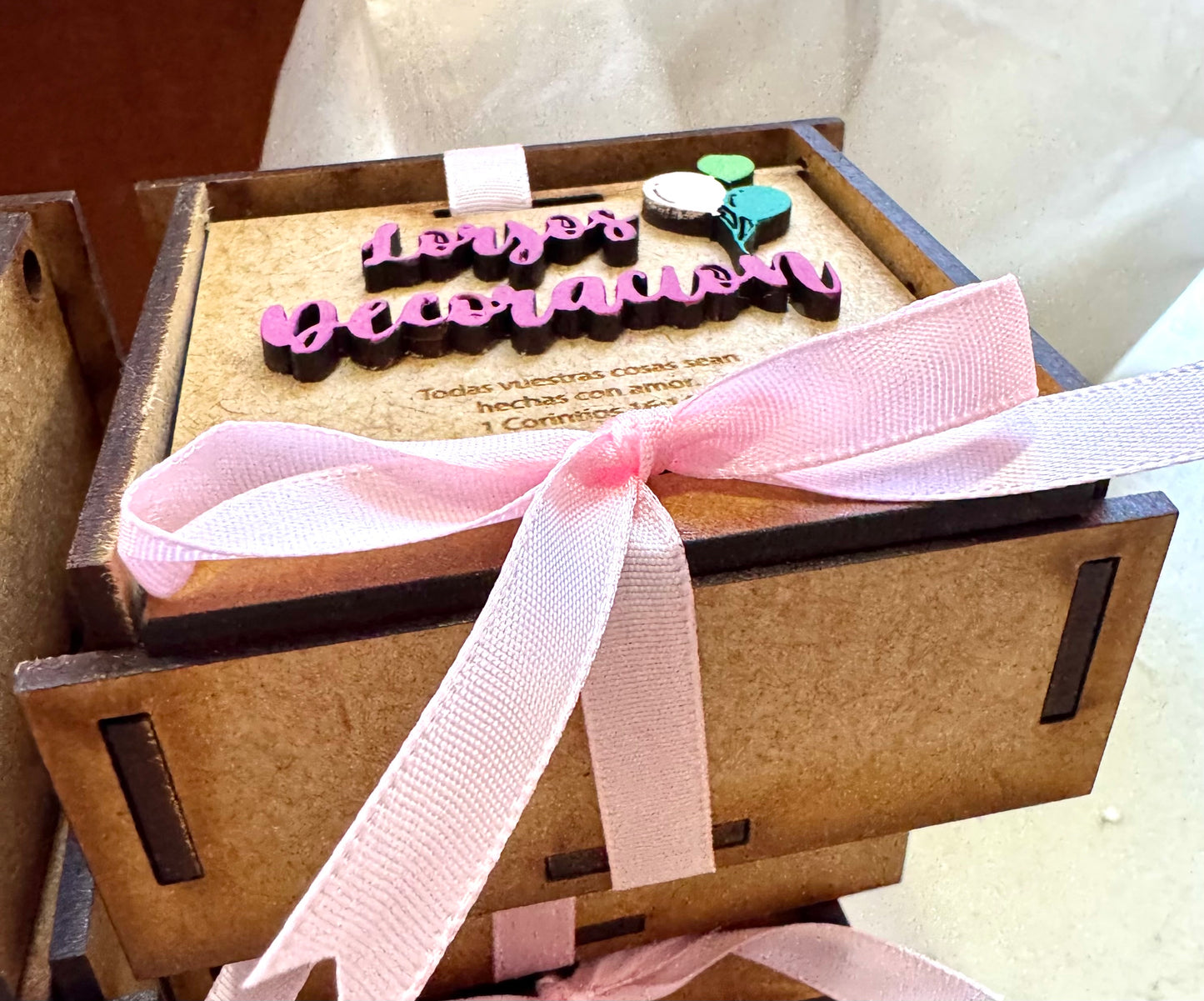 caja madera personalizada con lazo