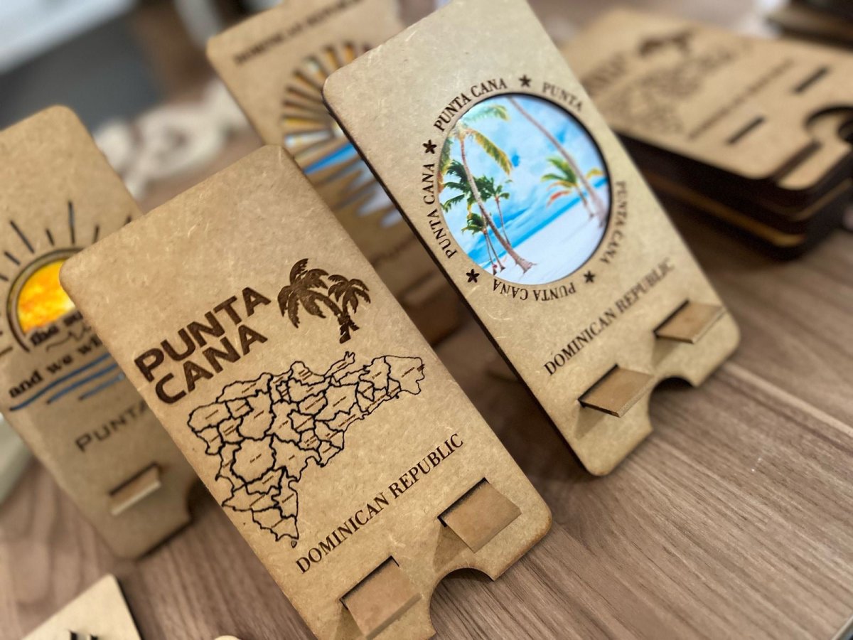 Porta celular en madera con nombre - Felt Craft RD