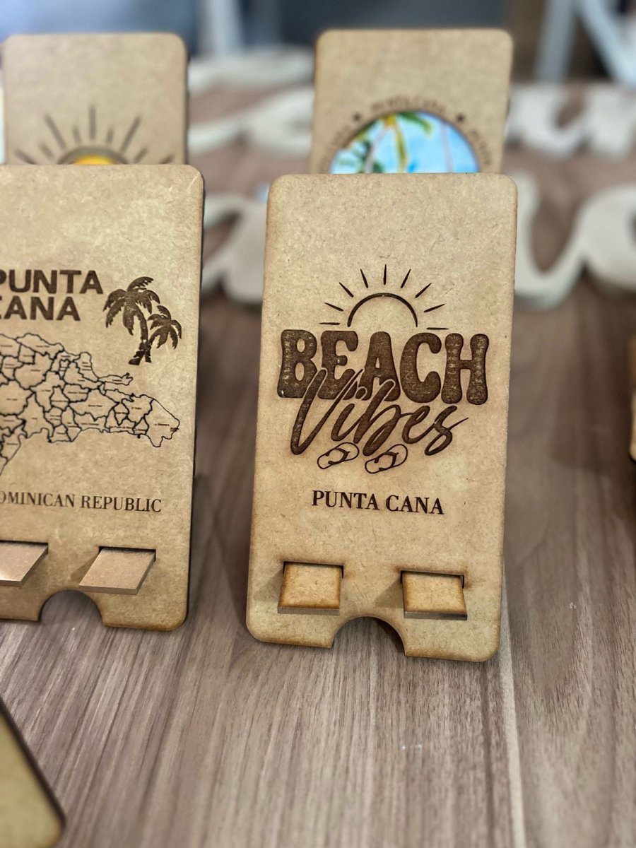 Porta celular en madera con nombre - Felt Craft RD