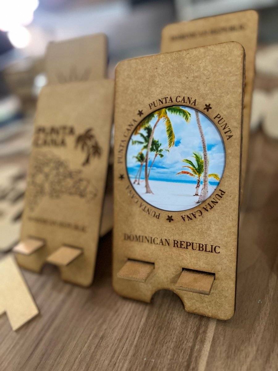 Porta celular en madera con nombre - Felt Craft RD