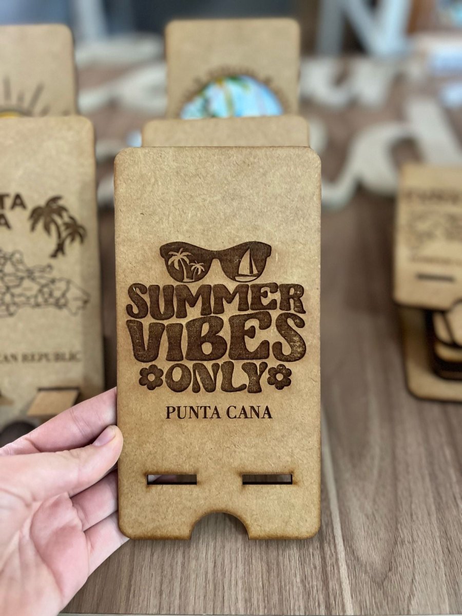 Porta celular en madera con nombre - Felt Craft RD