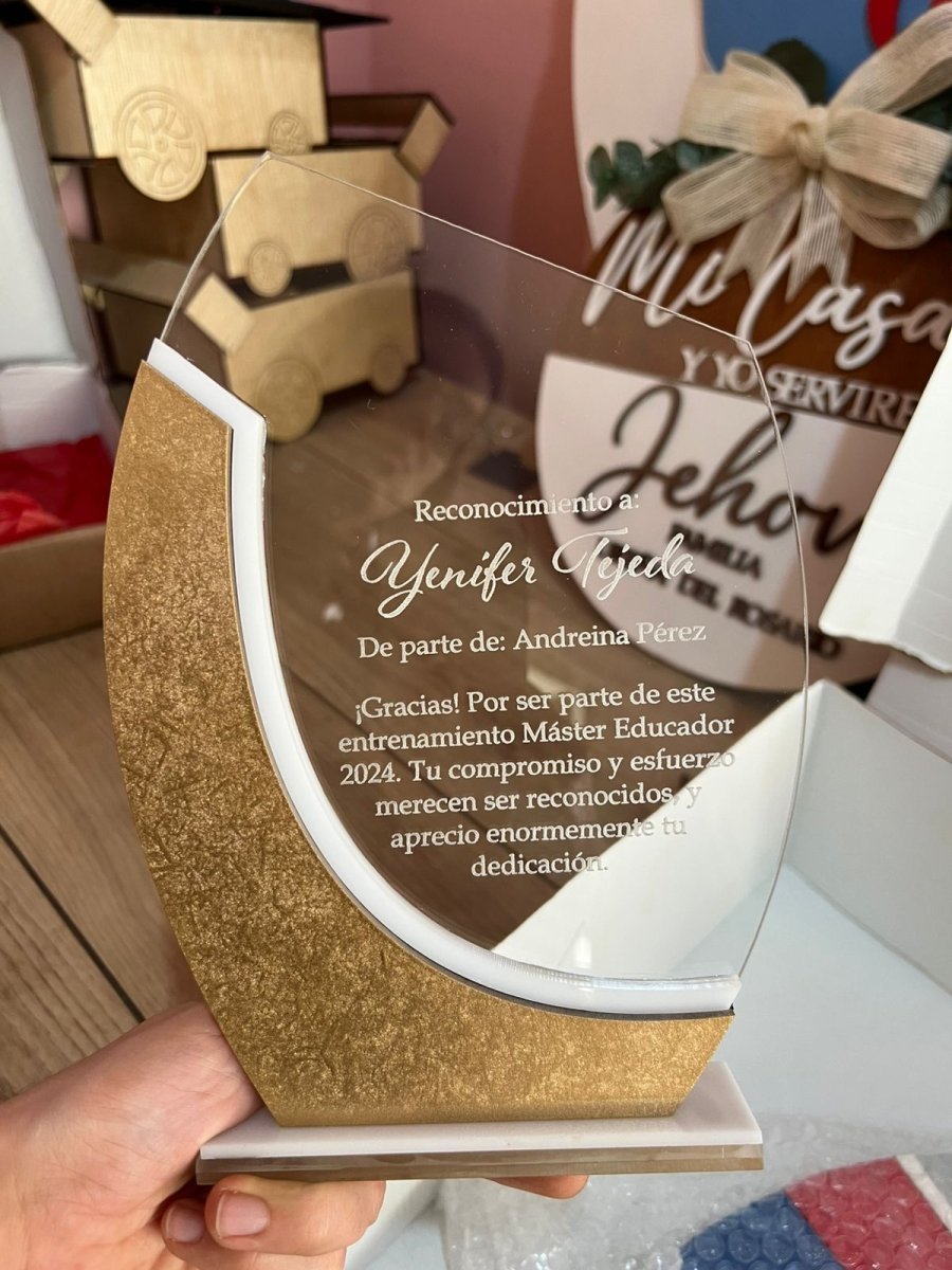 Reconocimiento en madera y acrilico personalizado Republica dominicana - Felt Craft RD