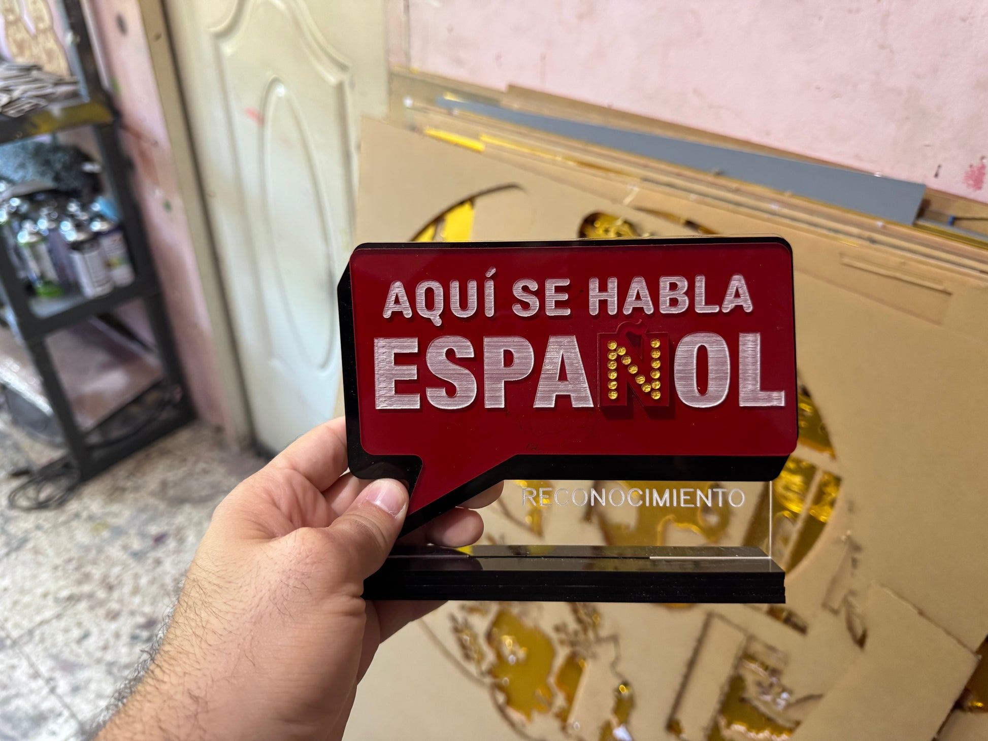 reconocimiento personalizado en acrilico color rojo