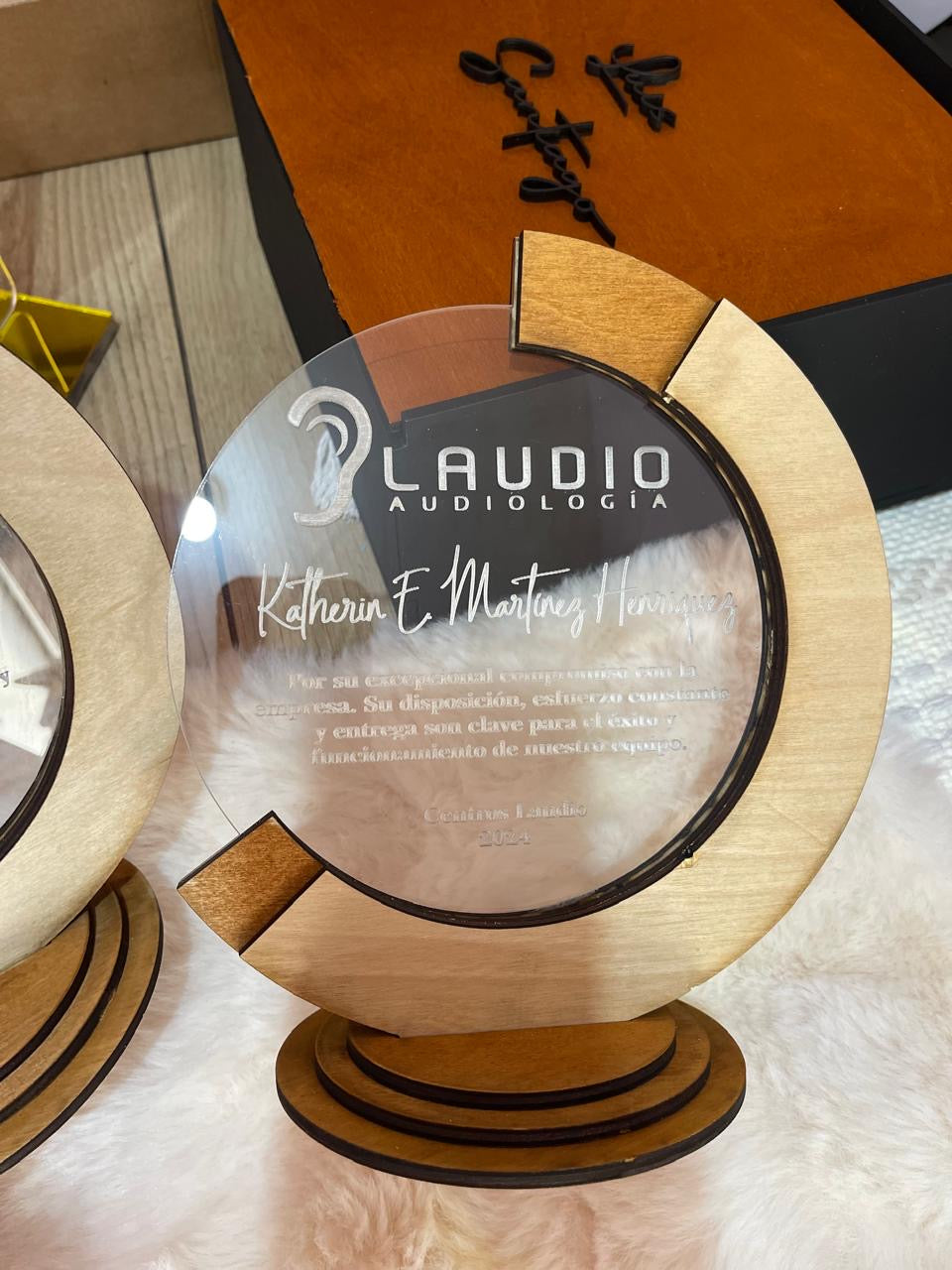 personalizado reconocimiento en madera y acrilico