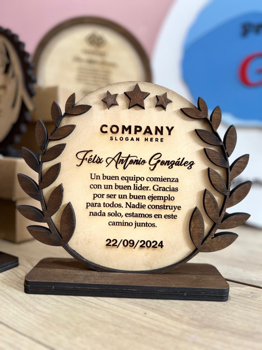 Reconocimientos personalizados en Madera y acrilico - Felt Craft RD