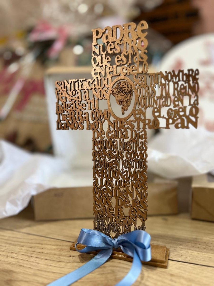 Decoración personalizada en forma de cruz para eventos