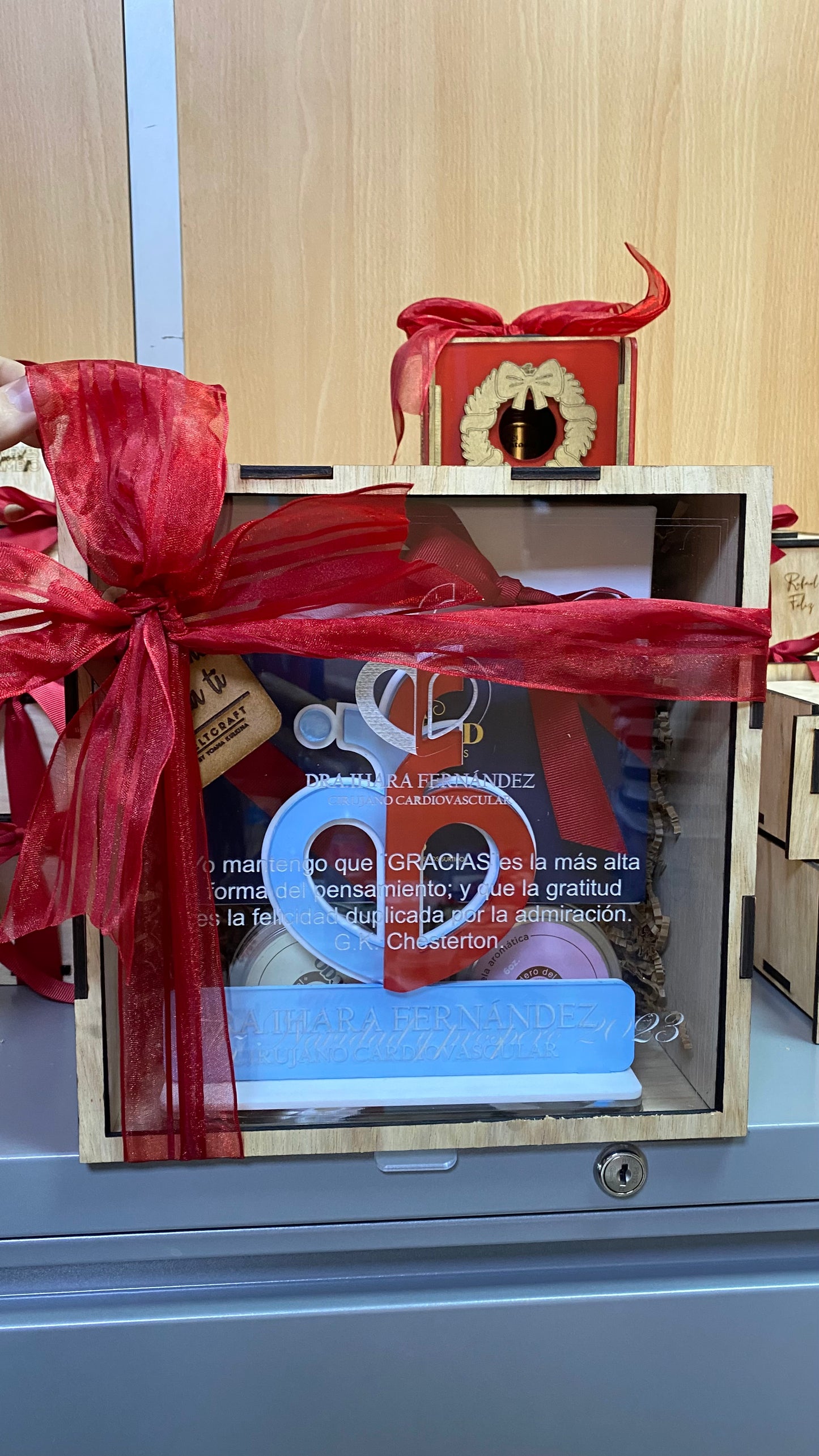 Caja con tope acrílico