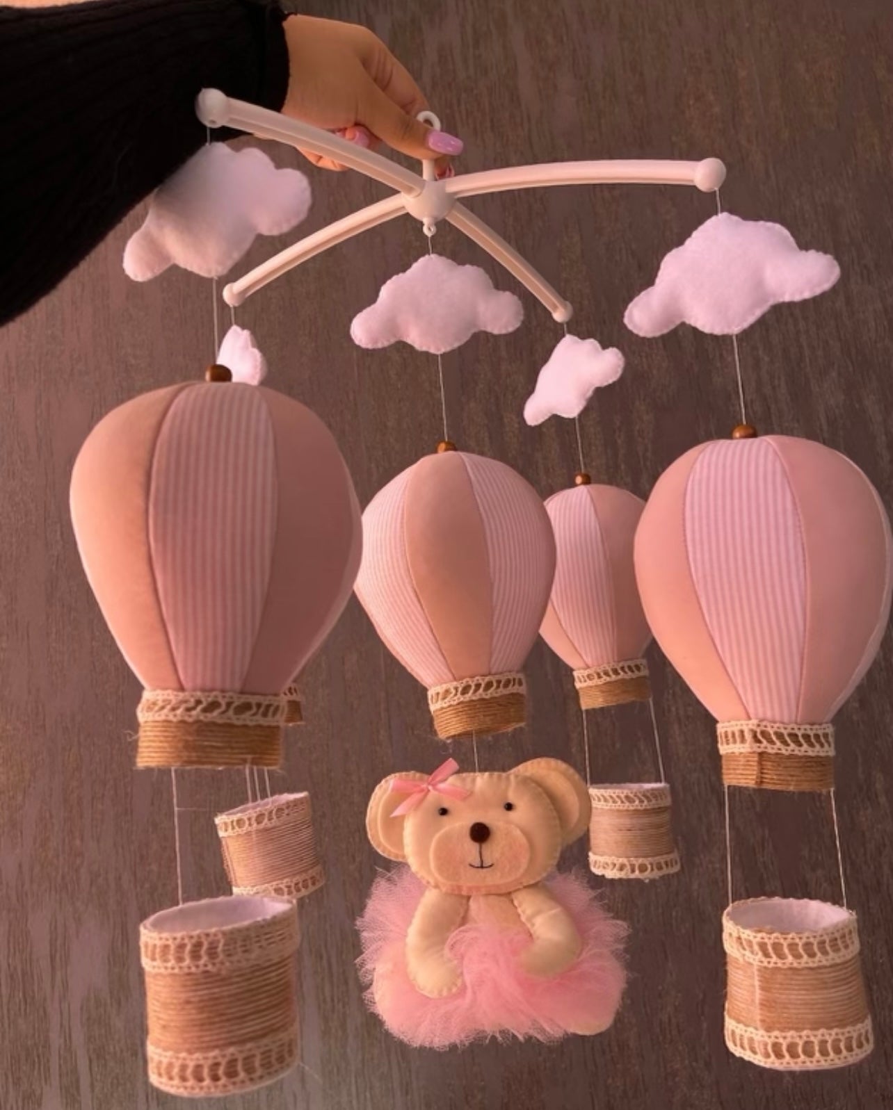 Móvil de cuna de tela personalizado para decoración de niña