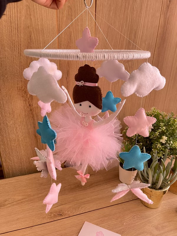 Móvil de cuna de tela personalizado para decoración de niña